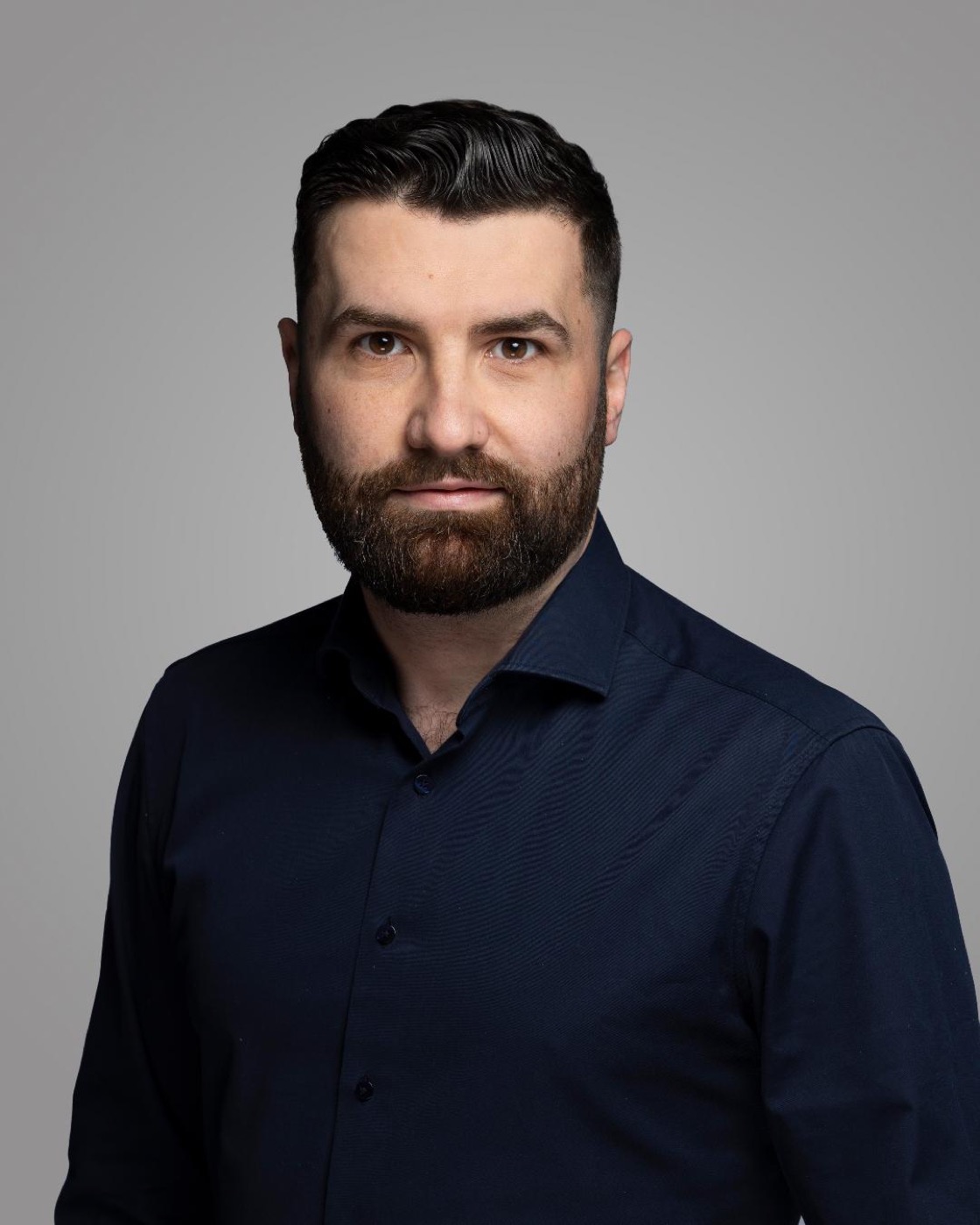 Valeriu Bucur, Fachzahnarzt für Oralchirurgie